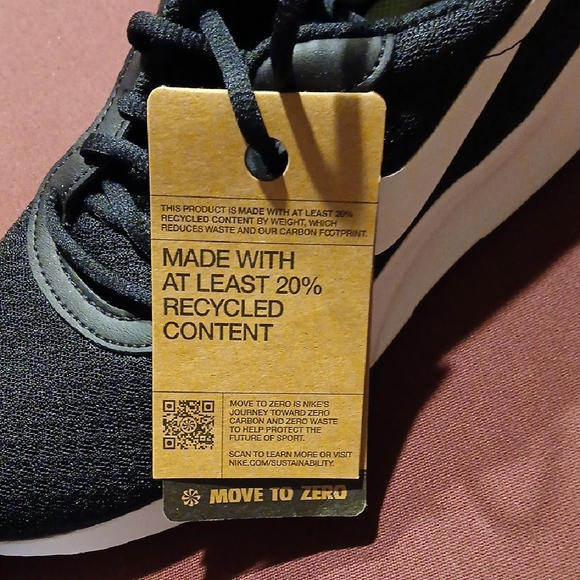 Nike Women's Black and White Sneakers NWT...retail 56.00. Size 6 - Picture 2 of 5